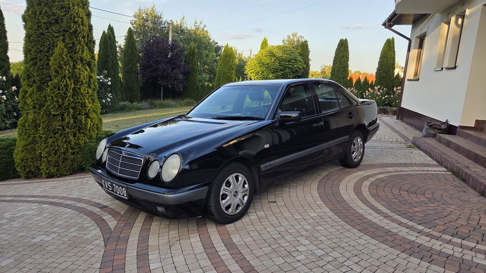 Mercedes-Benz E-Klasa W210 "Okular"