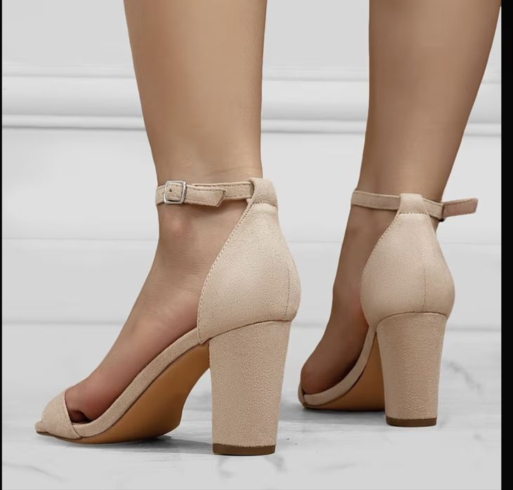 Бежеві туфлі на підборах 39р з відкритим передом