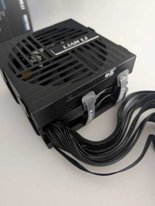 Fonte Lian Li RB 750W ATX 3.1