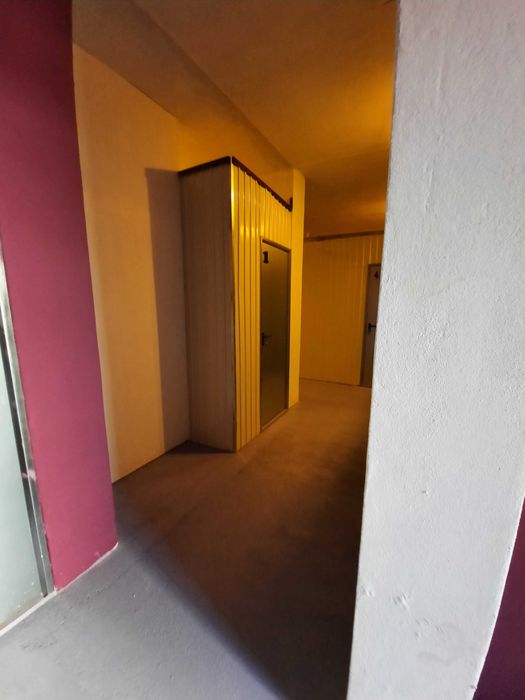 Guarda móveis - boxes e cacifos com diversas dimensões.