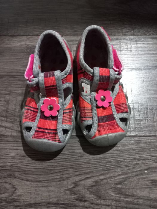 Sprzedam kapcie dla dziewczynki