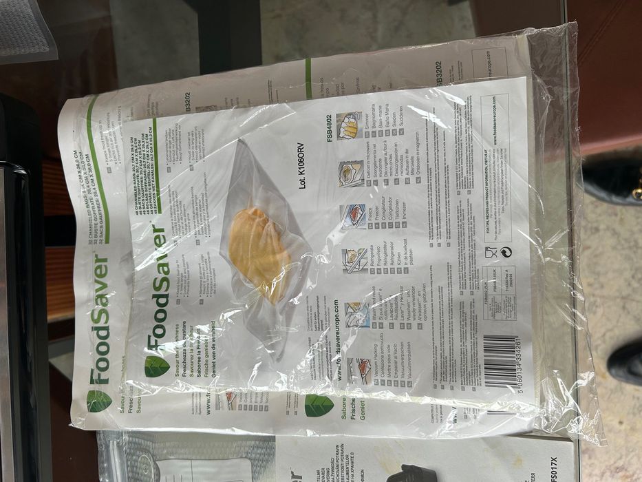 Máquina de selar alimentos a vácuo - FOOD SAVER com sacos incluídos