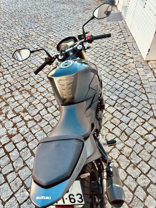 Suzuki GSR 750 … som brutal