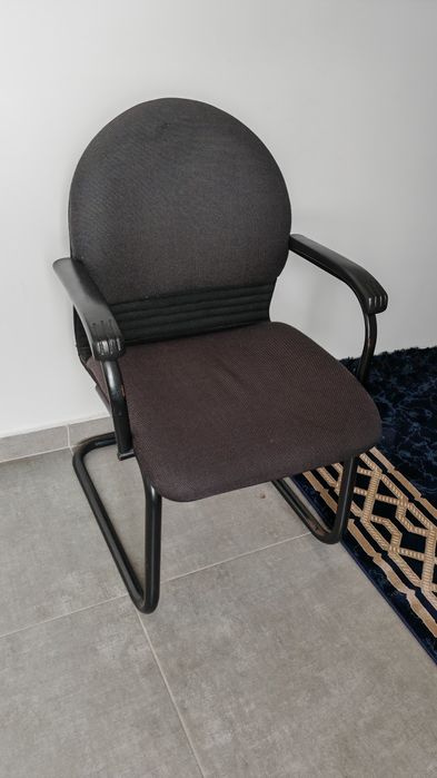 Cadeira e mesa diversas