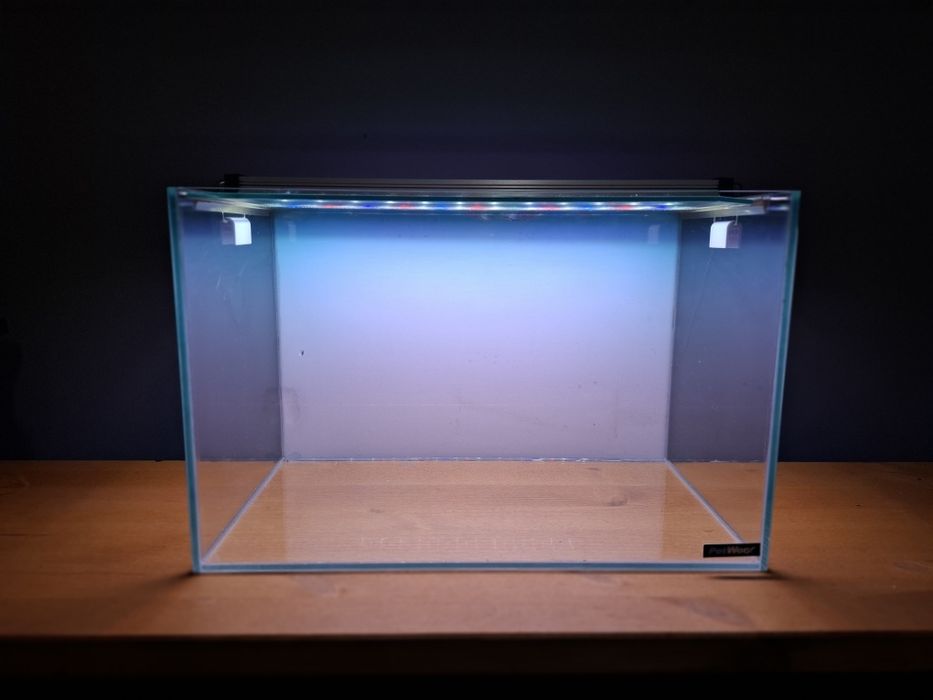 Aquário em vidro, com tampa + iluminação RGB