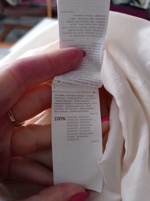 Piękna sukienka szampańska z cekinami Mohito 38