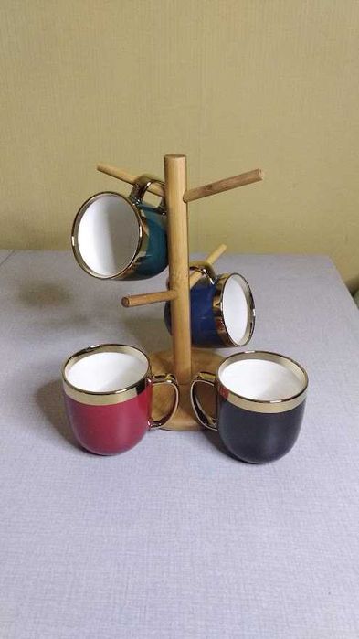 Набор стильных чашек на подставке