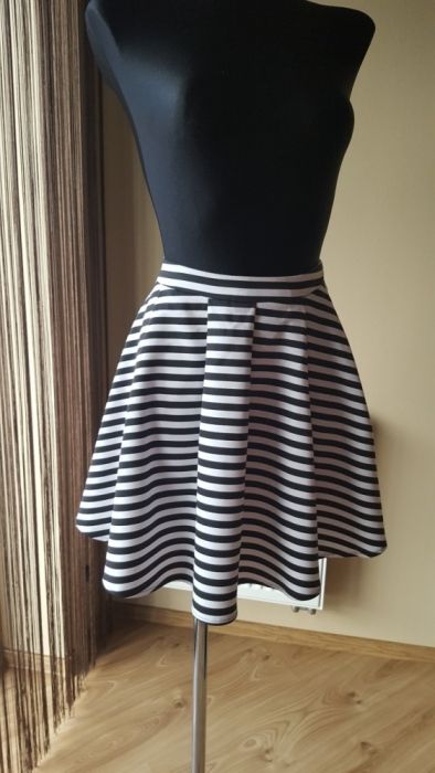 Nowa rozkloszowana spódniczka mohito w paski m 38 l 40