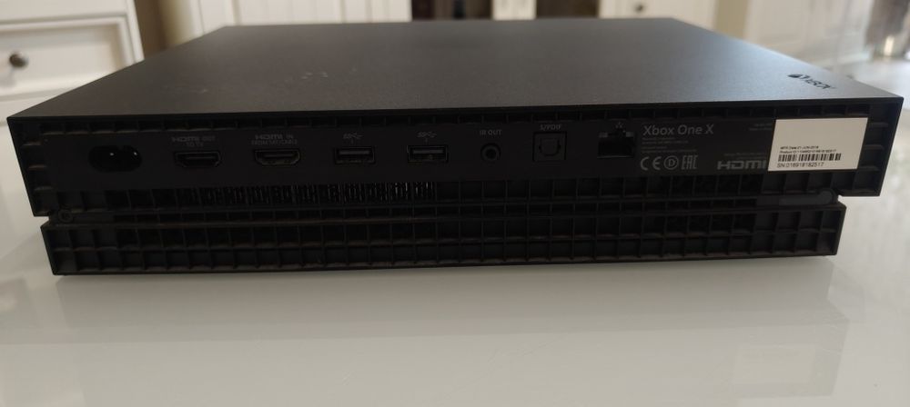 Xbox One  X 1  1TB + Gry