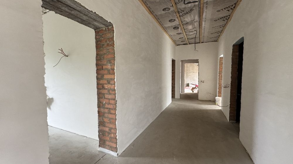 Одно поверховий чистовий будинок, підвал, гараж! Топова еколокація!