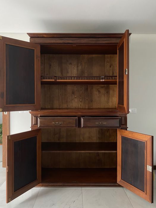 Móvel Louceiro em cerejeira em estado irrepreensível