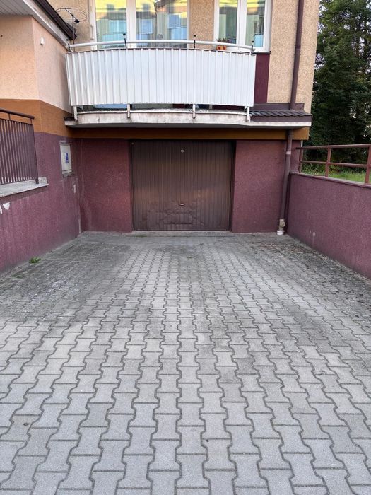 Duży garaż w Rumi