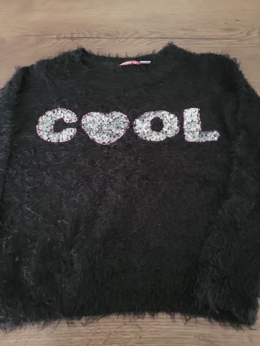 Sweterek dziewczęcy