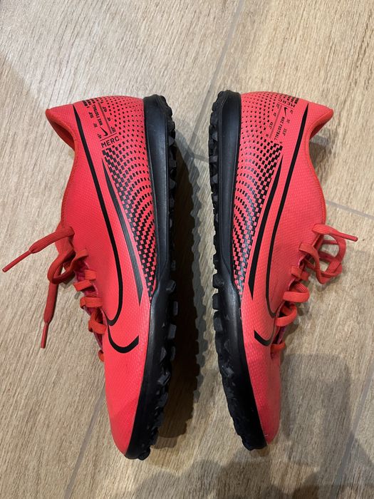 Buty piłkarskie turfy Nike 39