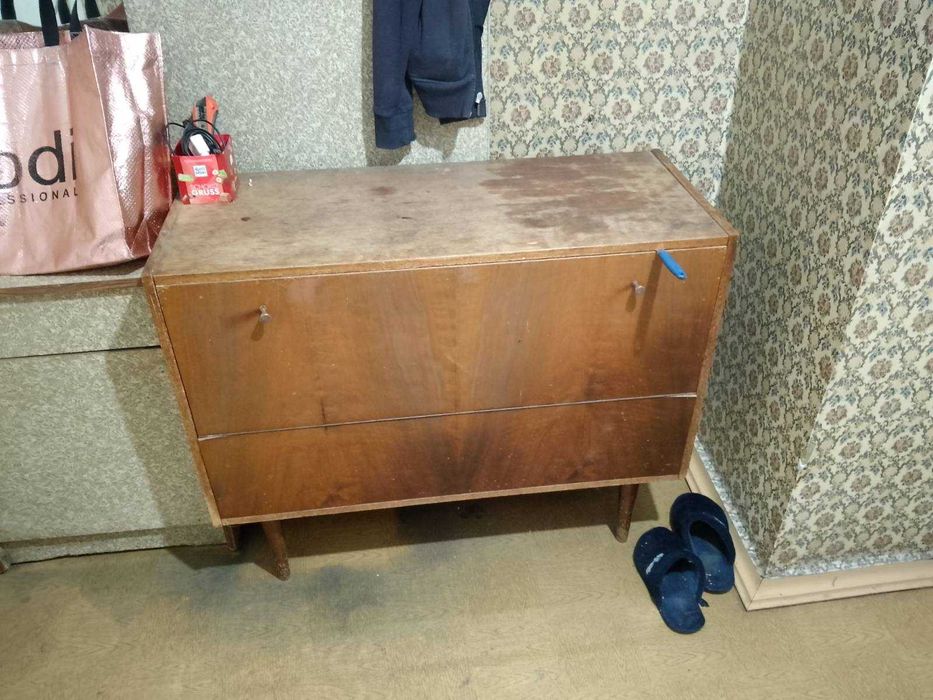 стол  шкаф тумбочки