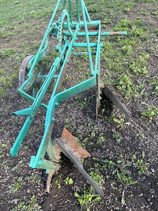 Плуг для трактора