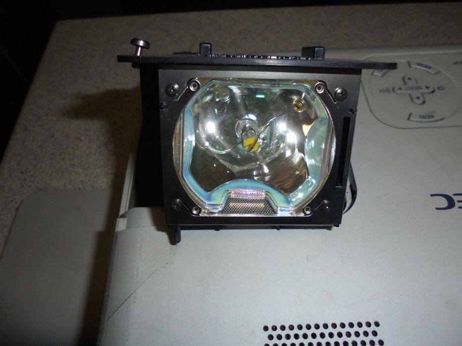 Projector NEC avariado