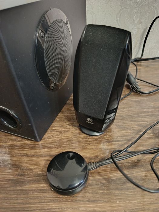 Акустическая система 2.1 Logitech.