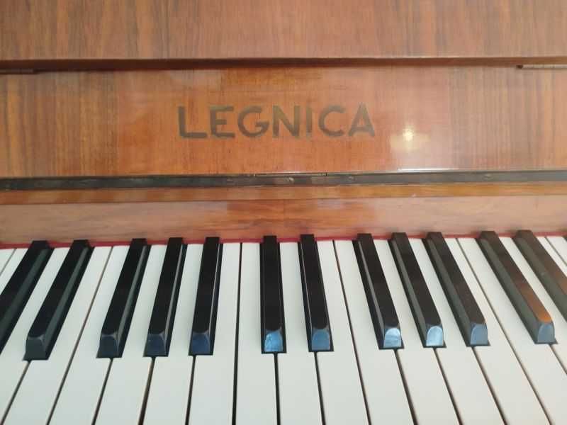 Pianino LEGNICA – solidne, klasyczne | do strojenia
