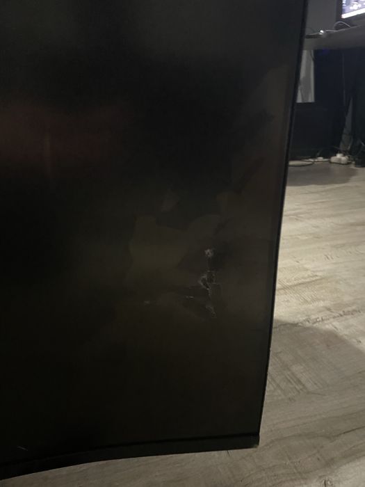 Монитор с разбитой матрицей MSI Mag 32C6X