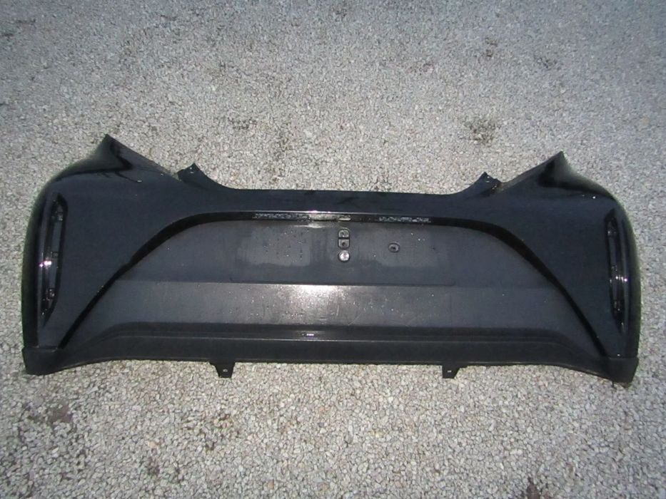 Para-choques tras Toyota Aygo AB40 ano 2024 (original)