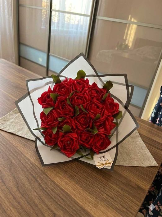 Квіти з атласної стрічки