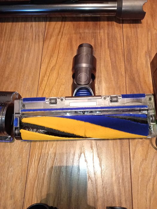 Dyson V15 absolute