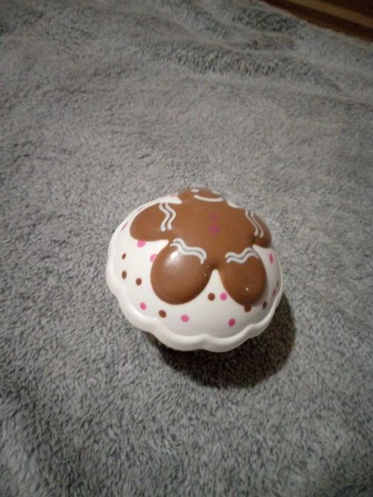 Лялька,що складається в кекс.