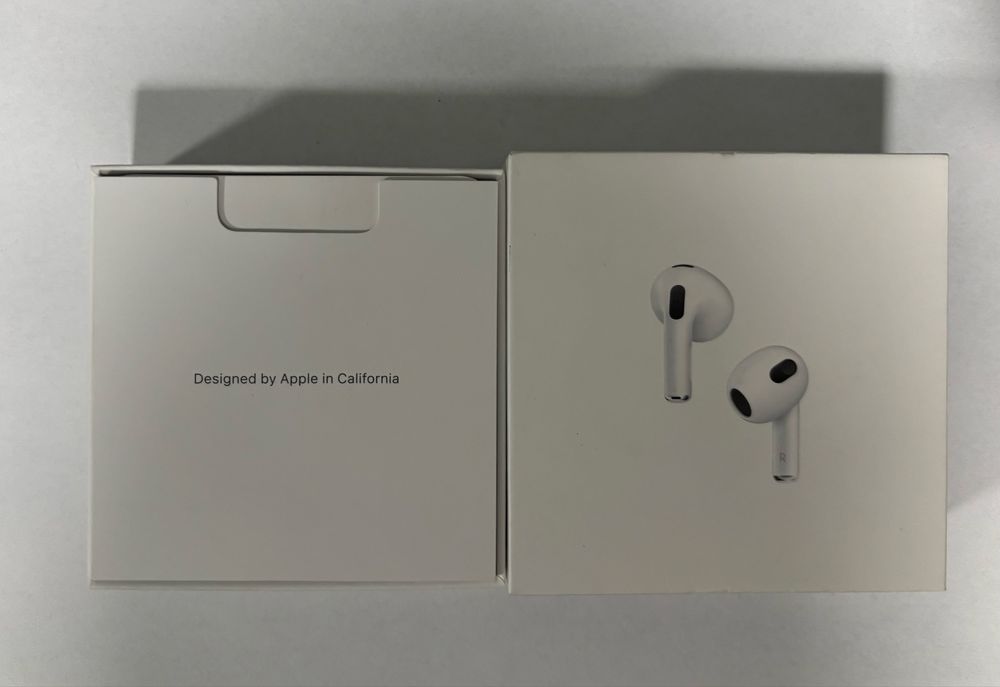AirPods 3 Lightning Charging Case