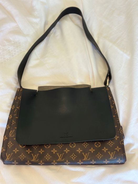 Vendo pasta masculina Louis Vuitton , está nova nunca foi usada !
