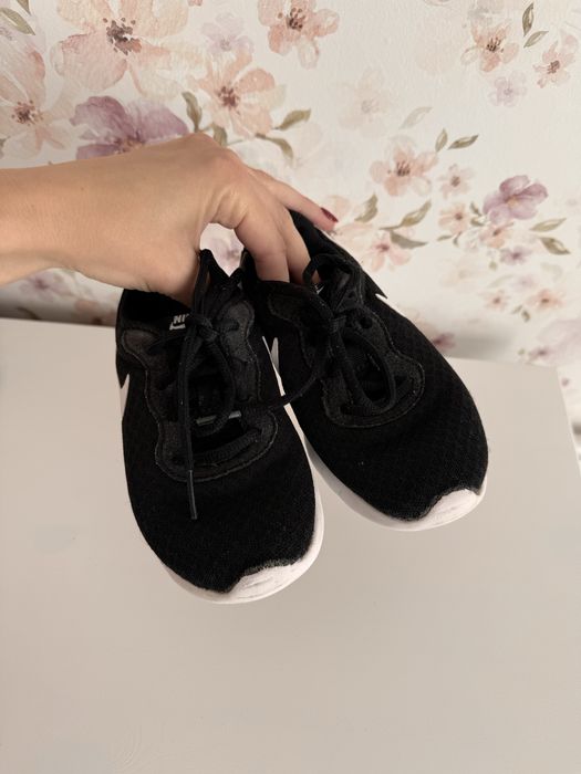 Sneakersy Nike TANJUN buty sportowe siateczkowe rozmiar 28