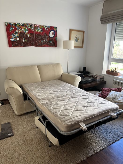 Sofá-Cama Bege (2 Lugares)