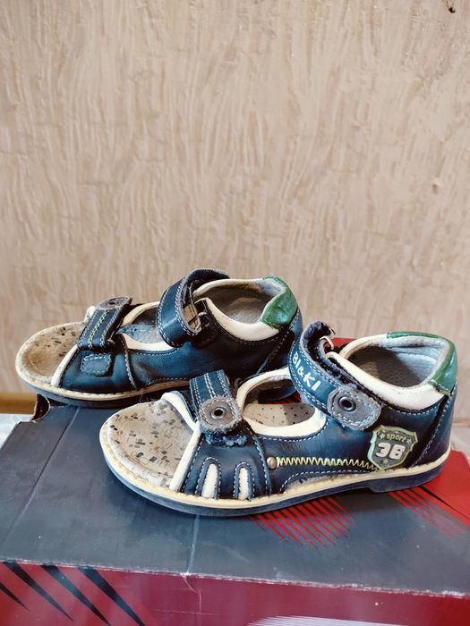 Босоніжки для хлопчика.