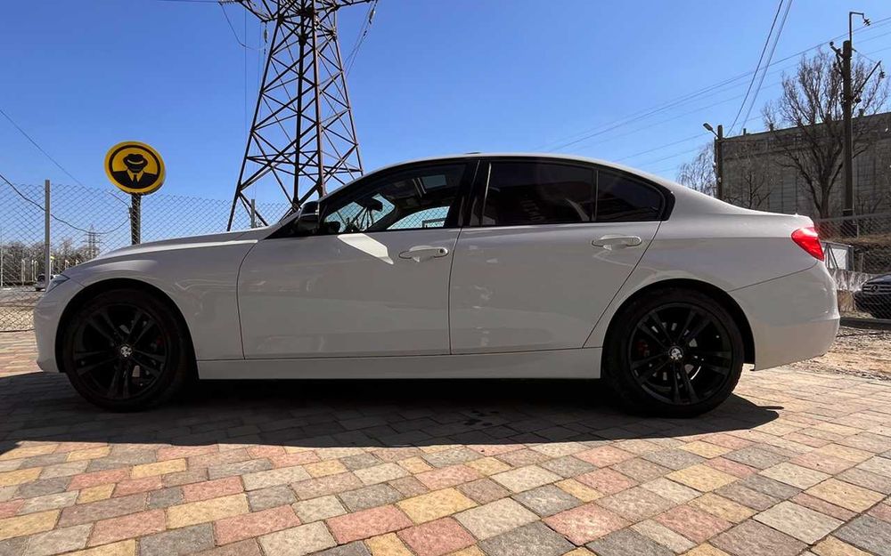 BMW 320І   2013