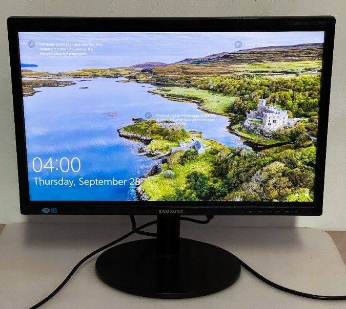 Monitor LED Samsung 22 cale regulowana wysokość i obrót HDMI