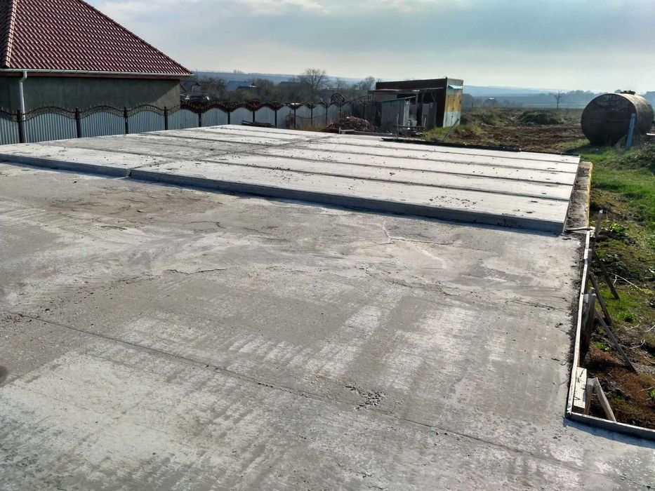 Продається підготовлений майновий комплекс у центрі села Давидківці, неподалік Хмельницького.