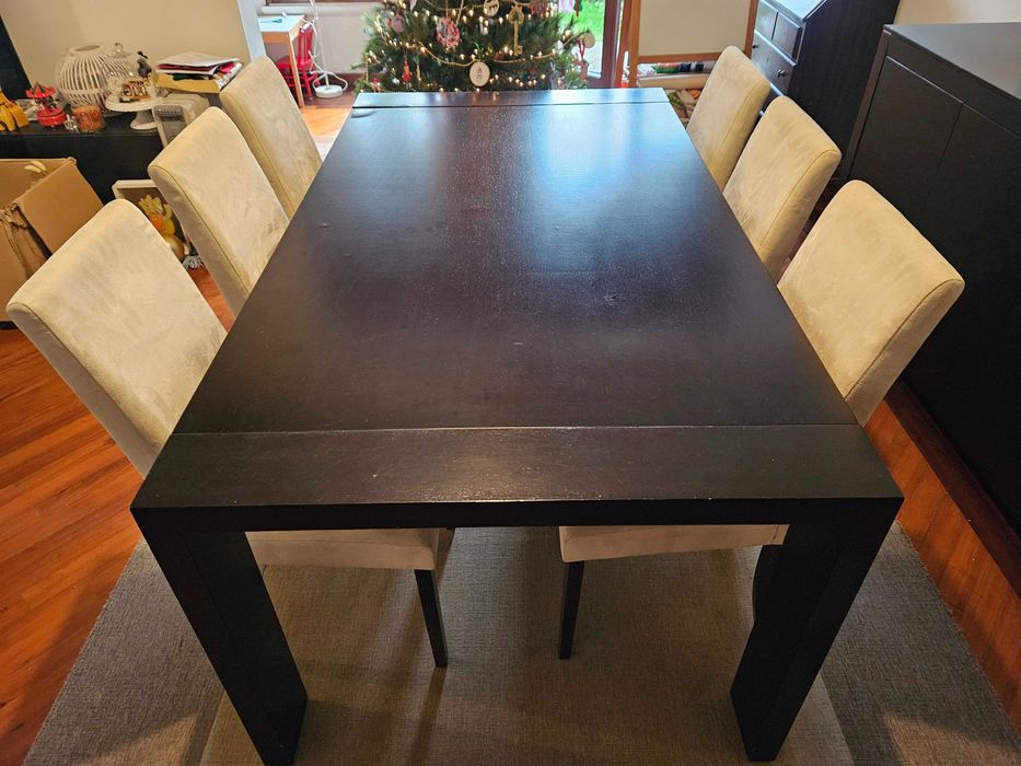 Quarto de jantar completo ou em separado (mesa, cadeiras e aparador)