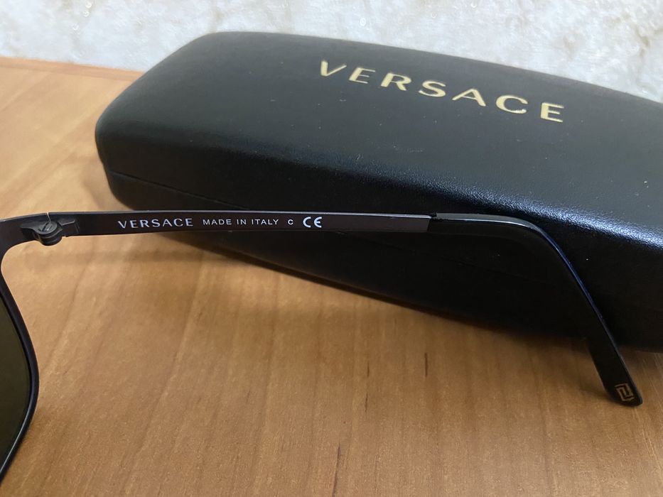 Солнцезащитные очки Versace