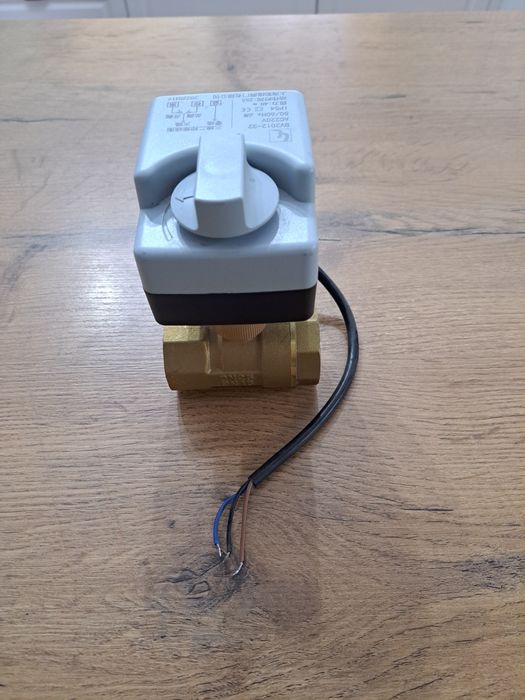 Zawór trójdrożny z sterowaniem  dn25  1cal