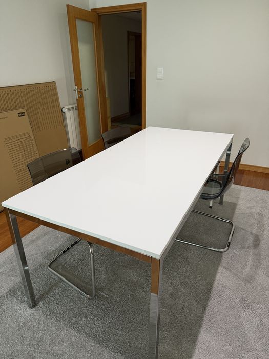 Mesa e 3 cadeiras