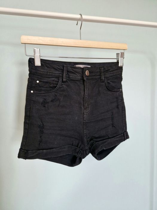 98% bawełna czarne dopasowane szorty spodenki krótkie jeansowe Bershka