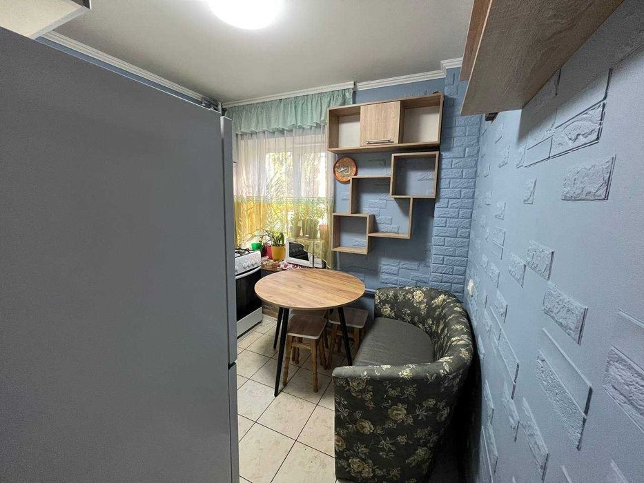 2к квартира з ремонтом. Цегляний будинок. 3-й пов. Вул. Макіївська, 2