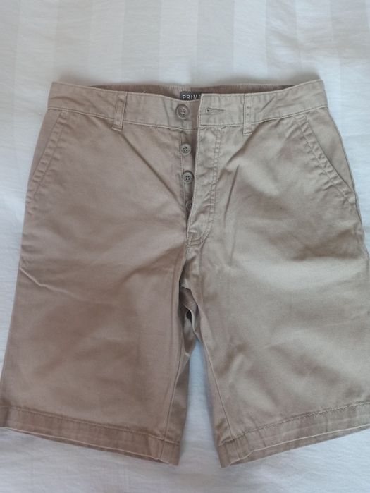 Лот чоловічих шортів.