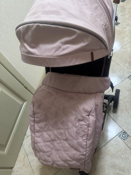 Продаю прогулянковий візок Carrello Astra в гарному стані