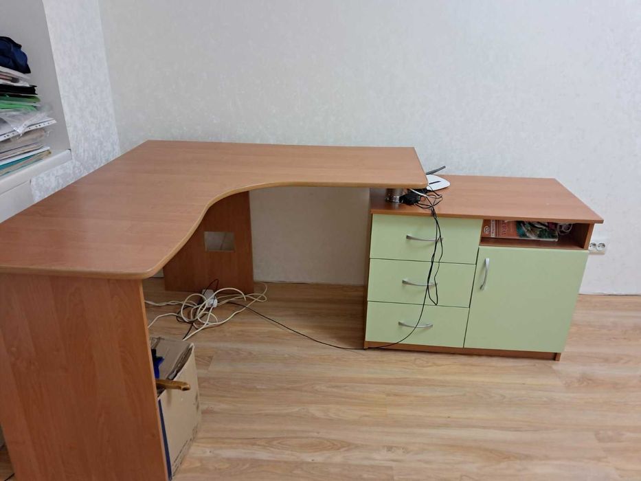 Письмовий стіл  вугловий з тумбочкою