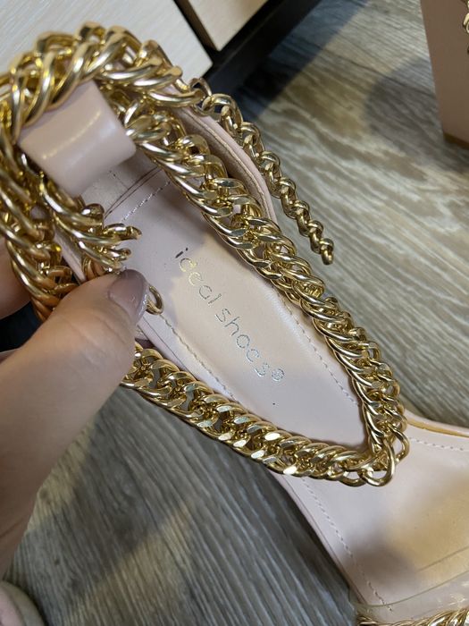 Продаю нові босоніжки