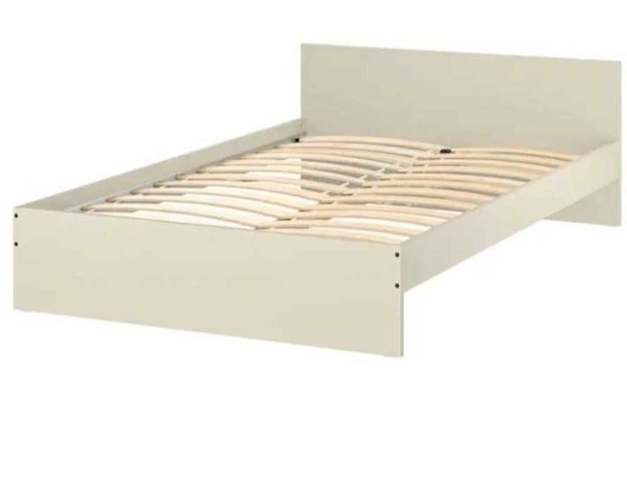 Cama  140x200 com estrado incluido