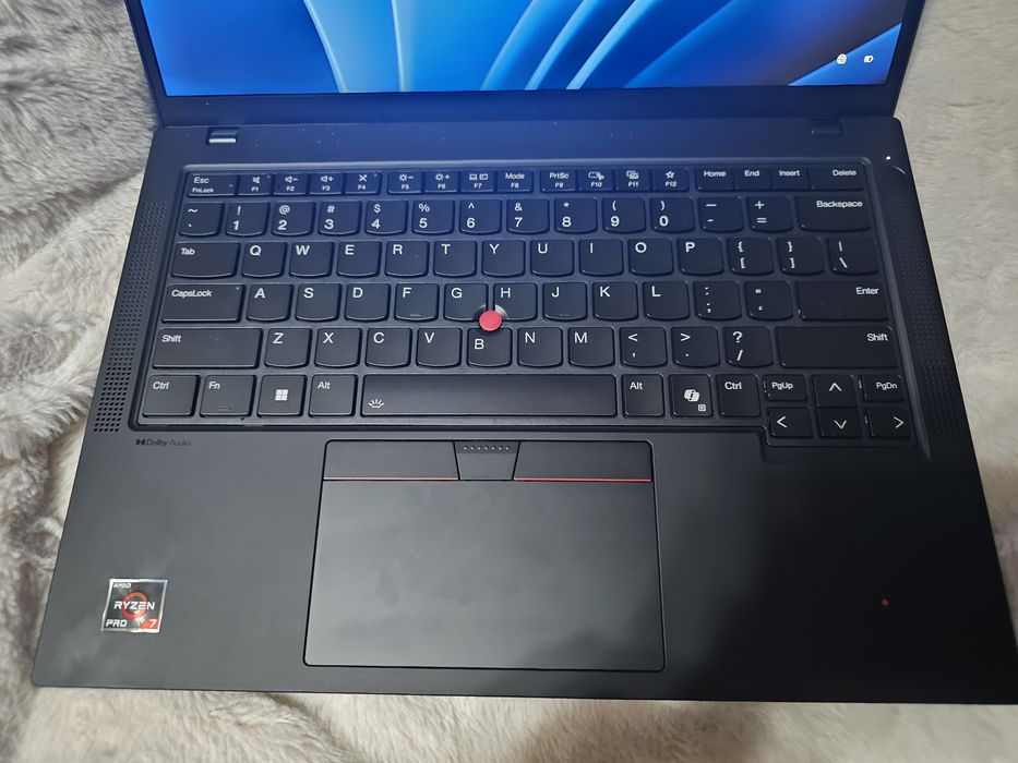 Lenovo ThinkPad T14 Gen 5 14” Touchscreen – Ryzen 7 8840U / 16GB / 512GB SSD