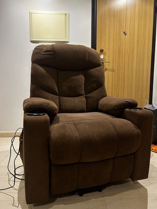 Cadeirão elétrico castanho de tecido