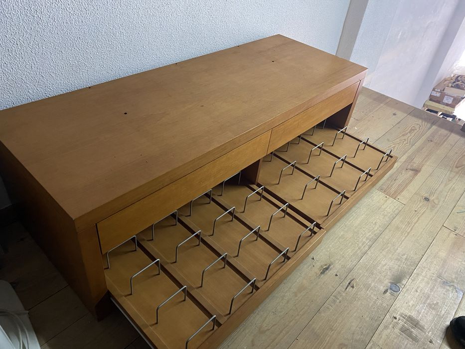 Movel de cd’s e dvd’s